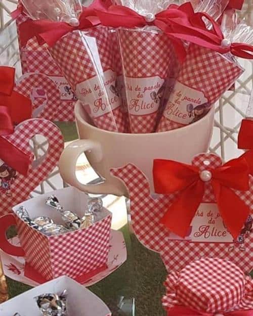 decoração de chá de panela vermelho