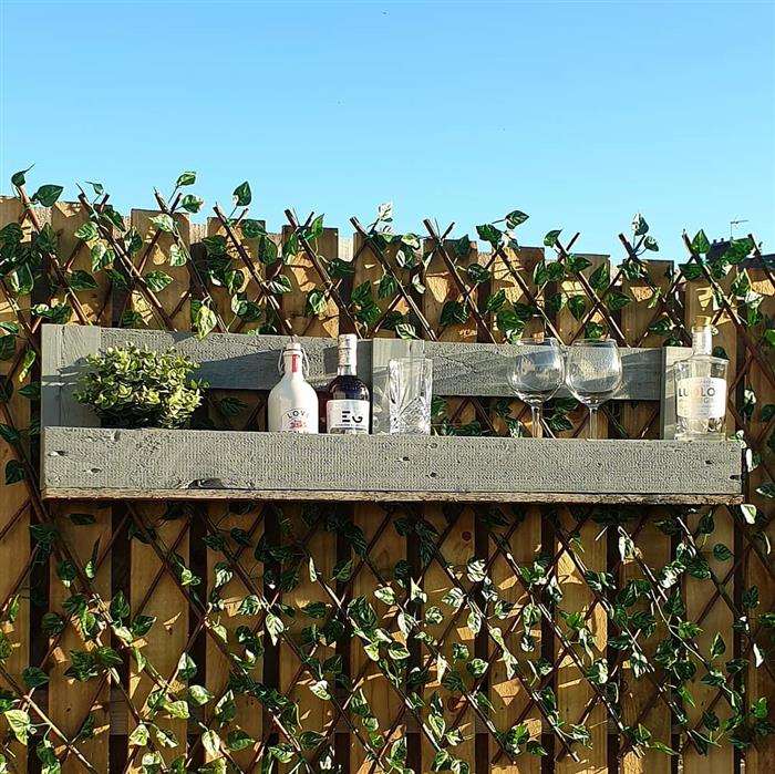prateleira de pallet para jardim