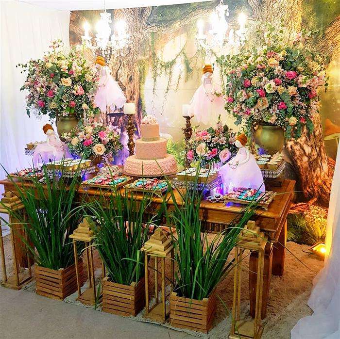 decoração de 15 anos com flores