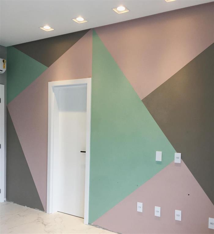 parede pintada com fita com cores claras