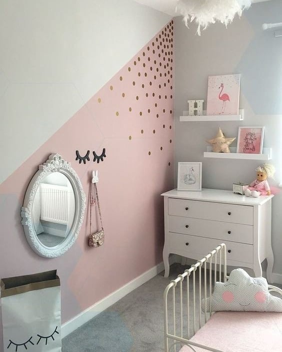 parede pintada com fita rosa