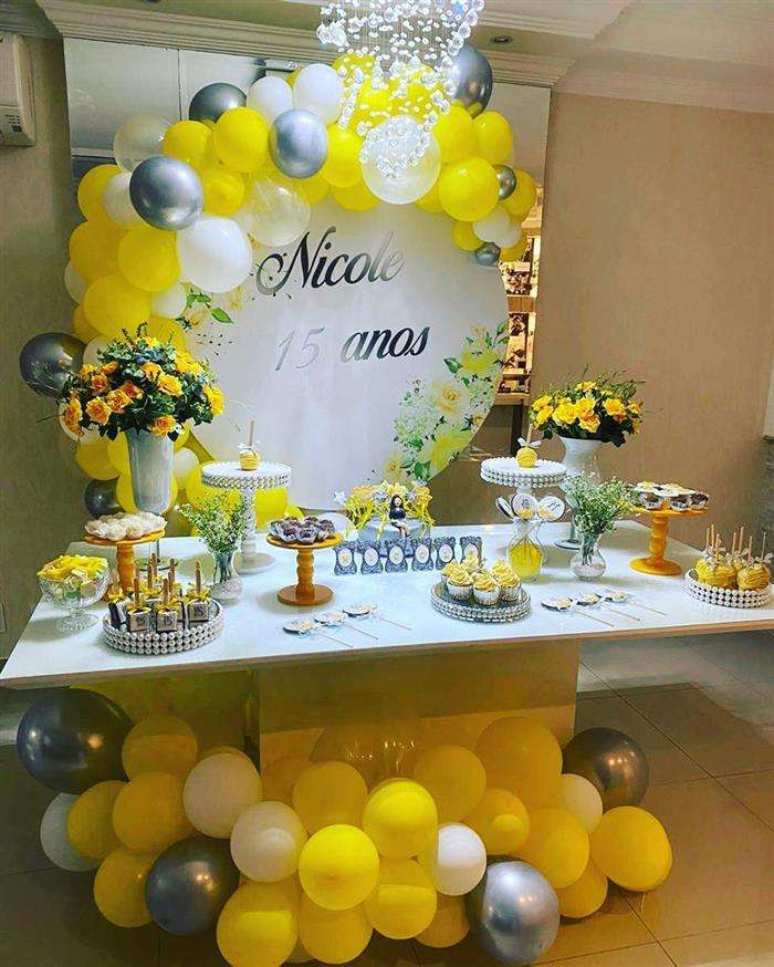 tema 15 anos amarelo