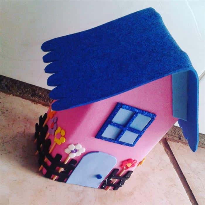 casa de caixa de leite com Feltro