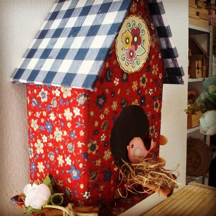 casinha de passarinho com caixa de leite