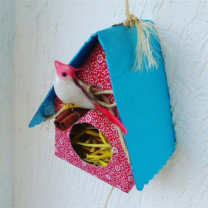 casinha feita com caixa de leite