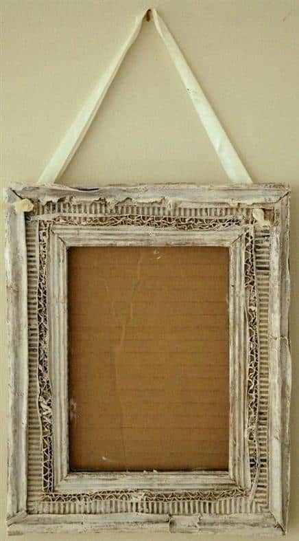 quadro de parede feito de papelão