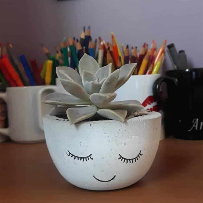 vasos de cimento com carinha