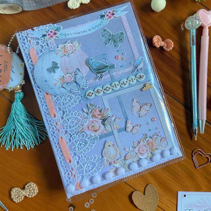 capa de caderno feito com recortes