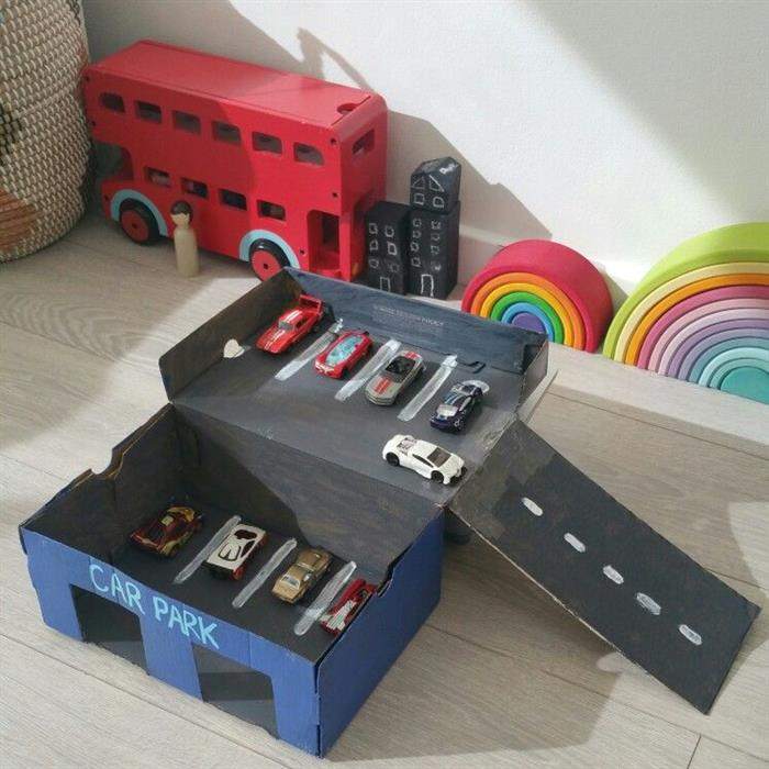 garagem de papelão para carrinho