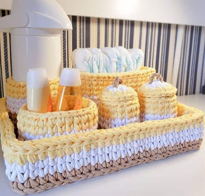 kit de bebe com chapeto de croche
