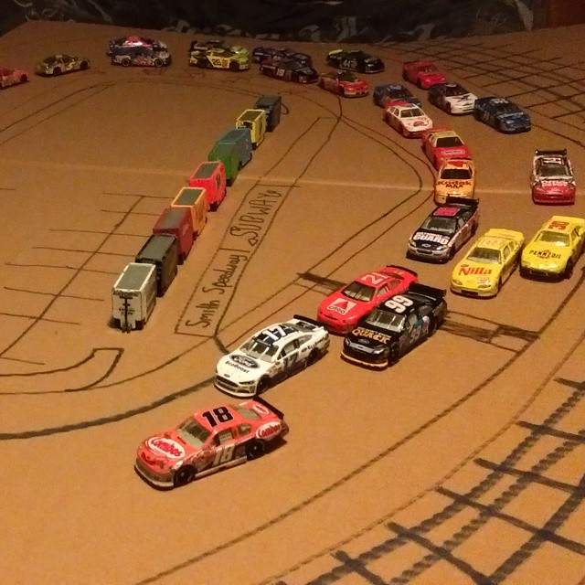 pista baixa de papelão