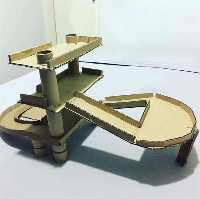 pista de 3 andares de papelão