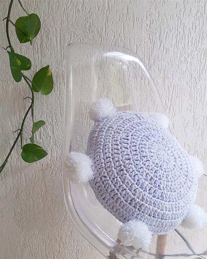 almofada com pompom