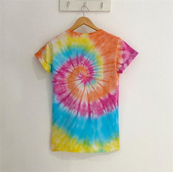 camiseta colorida tie dye