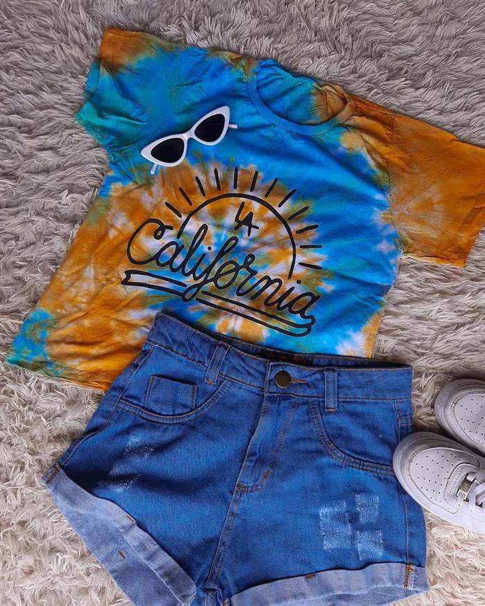 camiseta tie dye com estampa