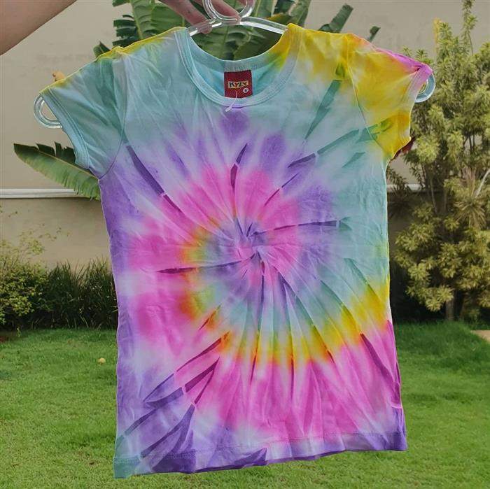 camiseta tie dye espiral