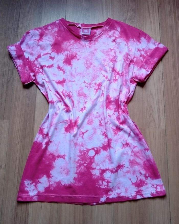 camiseta tie dye na moda