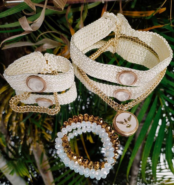 pulseira com linha branca