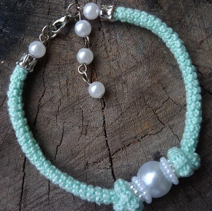 pulseira de linha de bordar