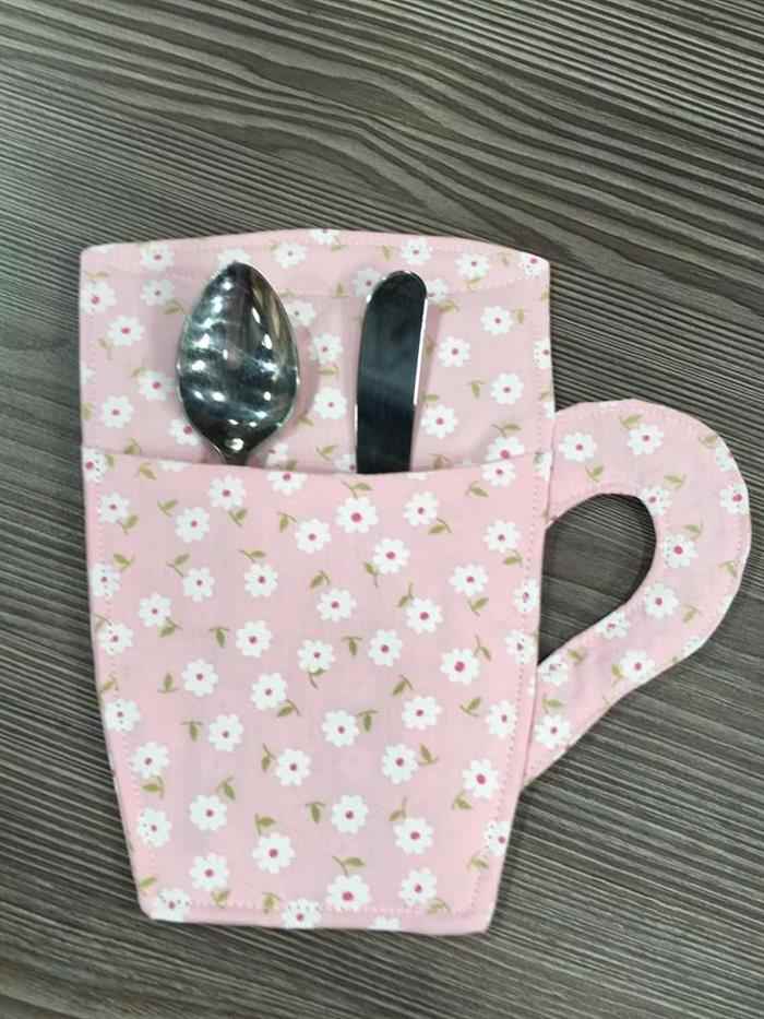 Porta talher de tecido em forma de xicara